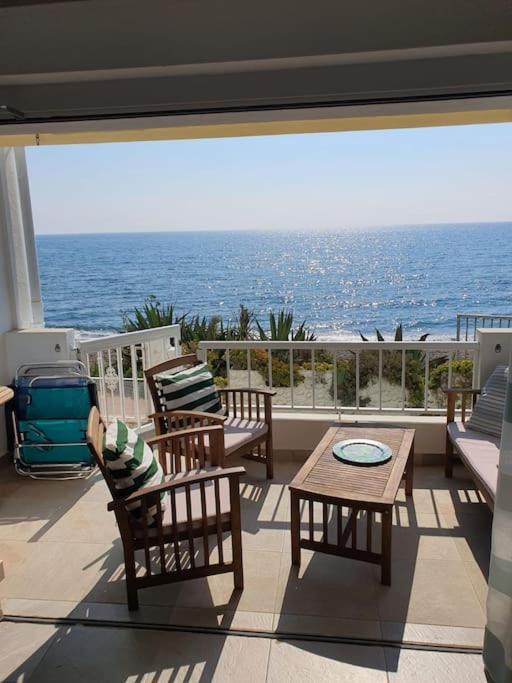 Front Mer - Sublime Appartement Moderne Et Confortable Estepona Kültér fotó